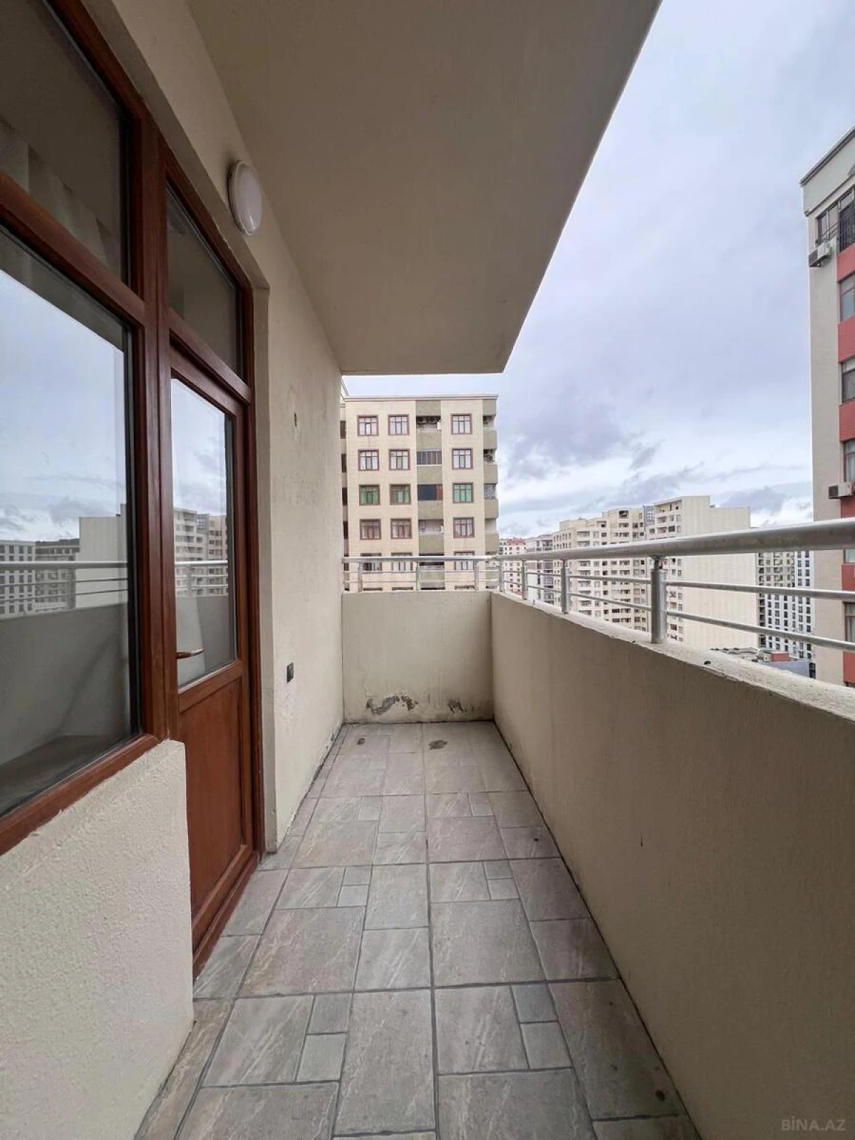 Satılır 4 otaqlı mənzil 164 m²