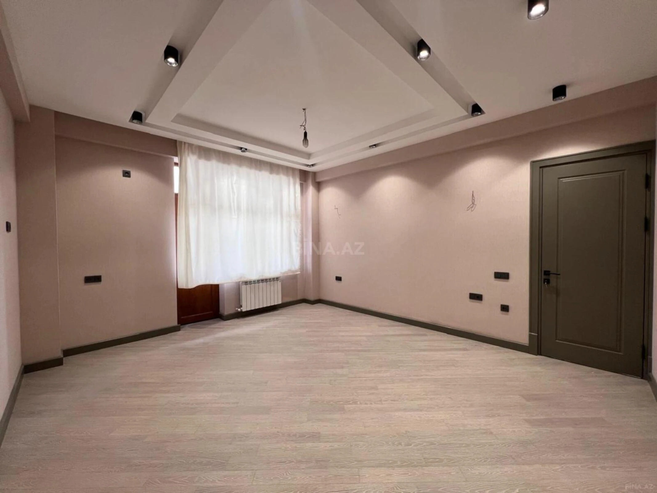 Satılır 4 otaqlı mənzil 164 m²