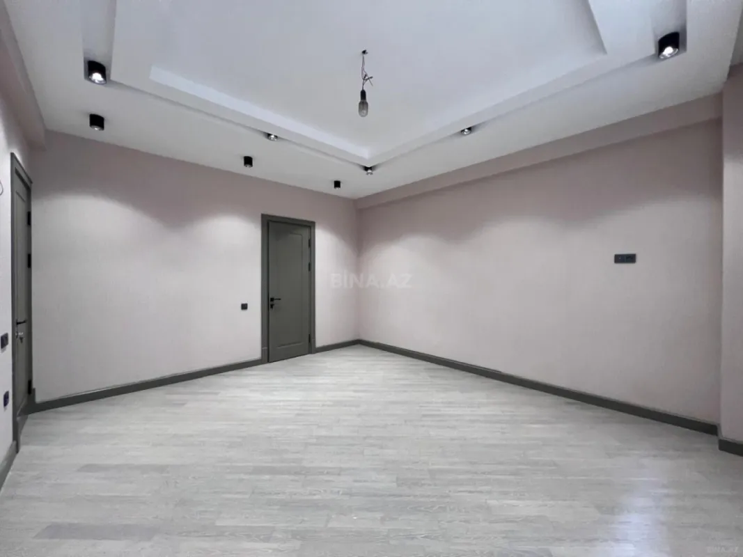 Satılır 4 otaqlı mənzil 164 m²