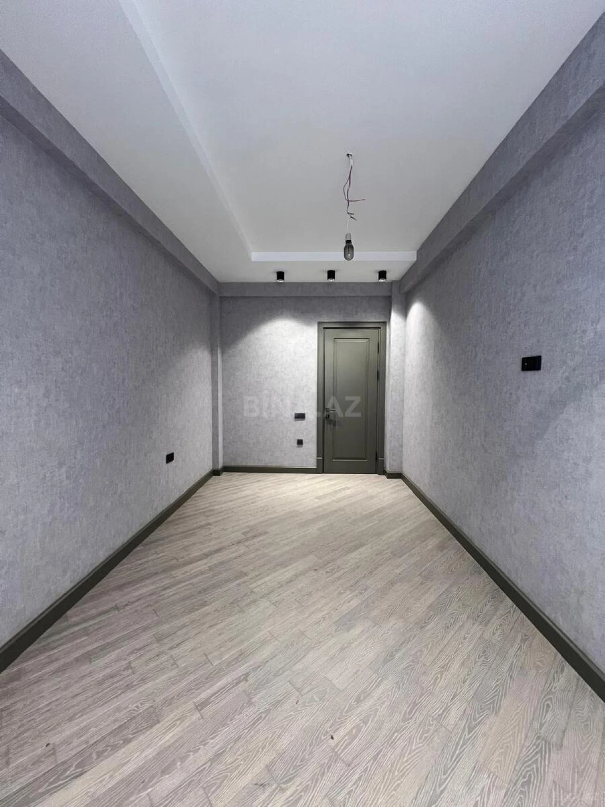 Satılır 4 otaqlı mənzil 164 m²