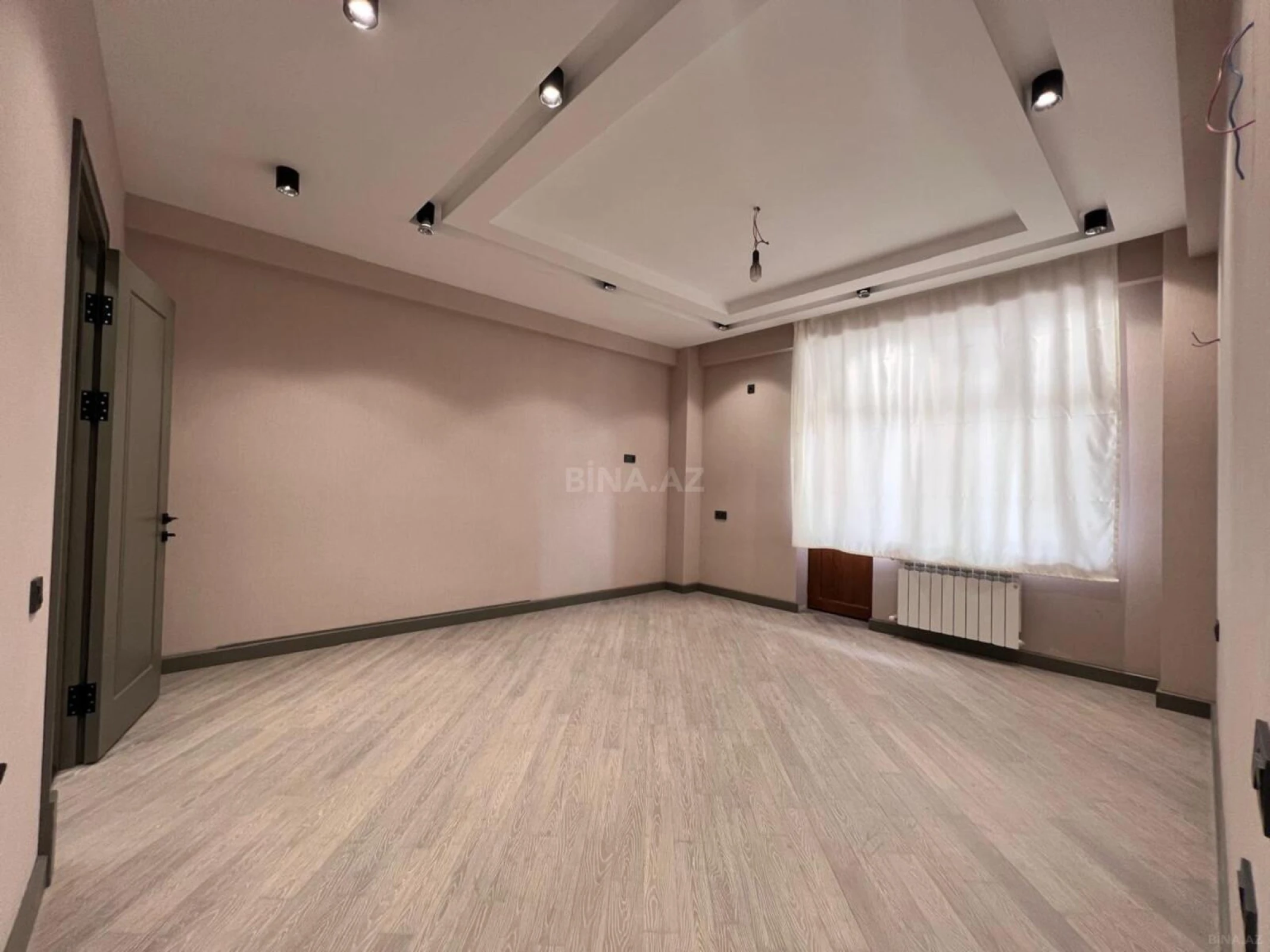 Satılır 4 otaqlı mənzil 164 m²