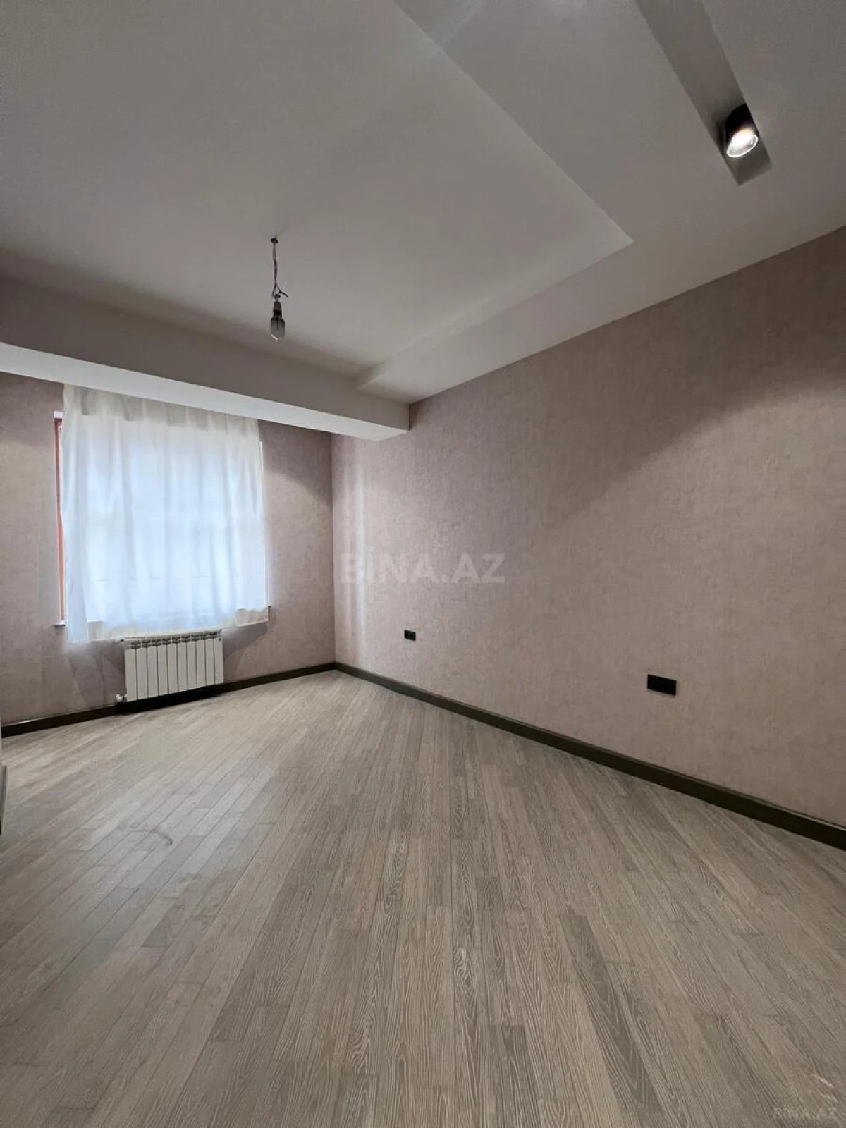 Satılır 4 otaqlı mənzil 164 m²