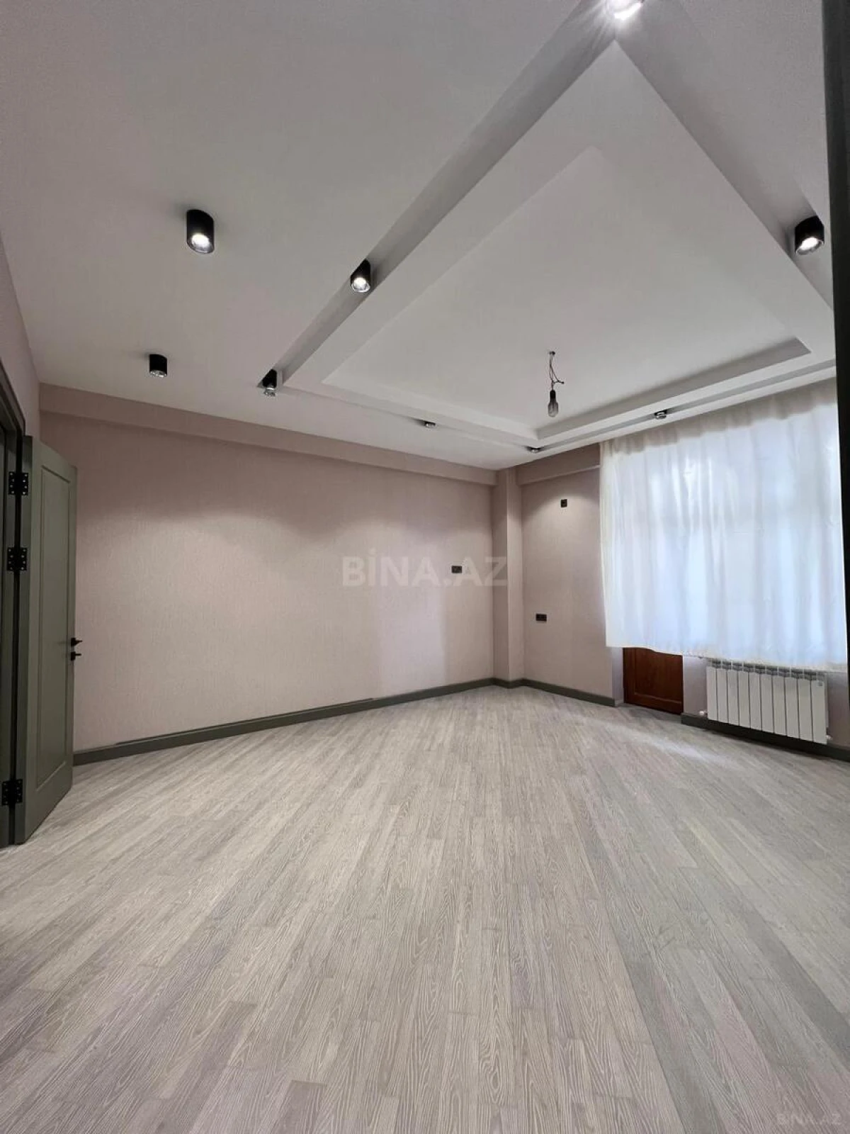 Satılır 4 otaqlı mənzil 164 m²