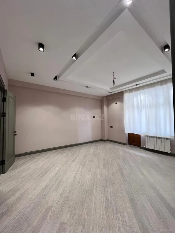 Satılır 4 otaqlı mənzil 164 m²