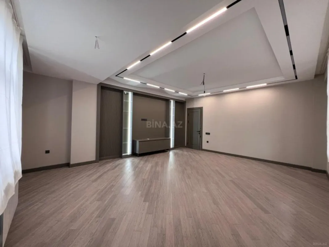 Satılır 4 otaqlı mənzil 164 m²
