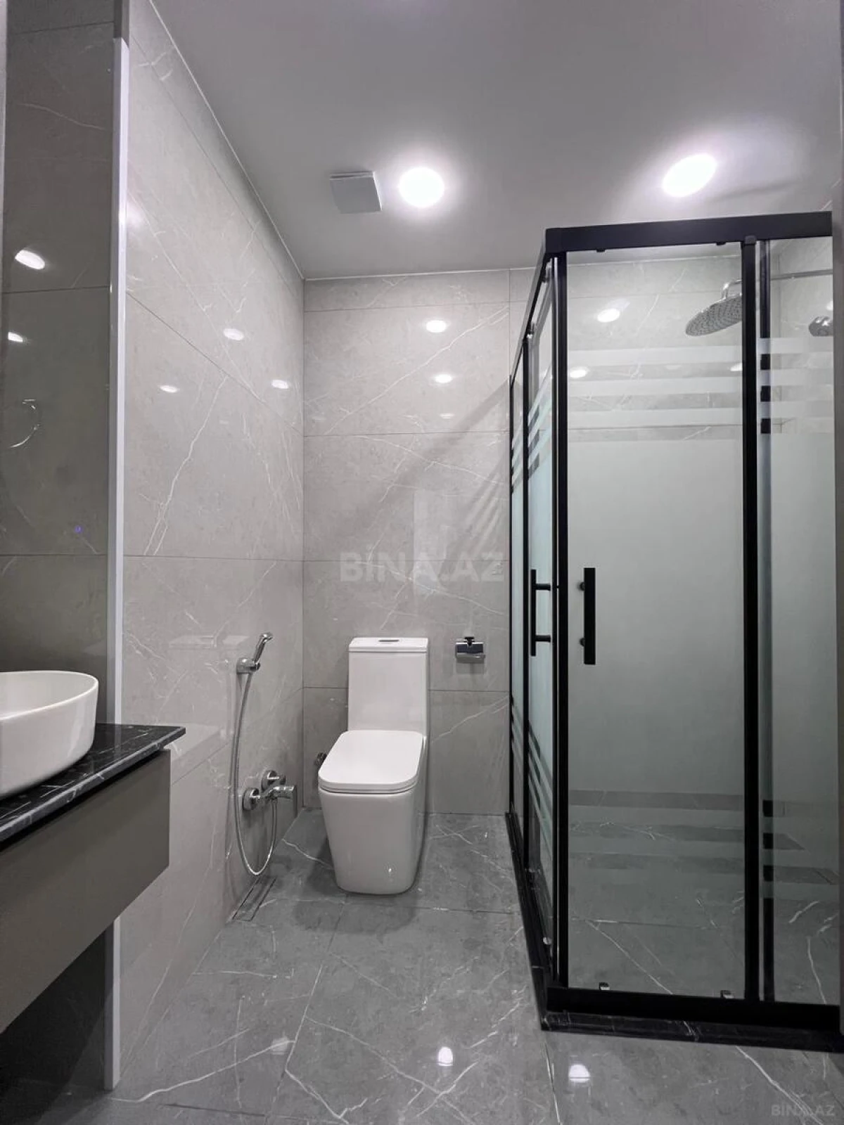 Satılır 4 otaqlı mənzil 164 m²