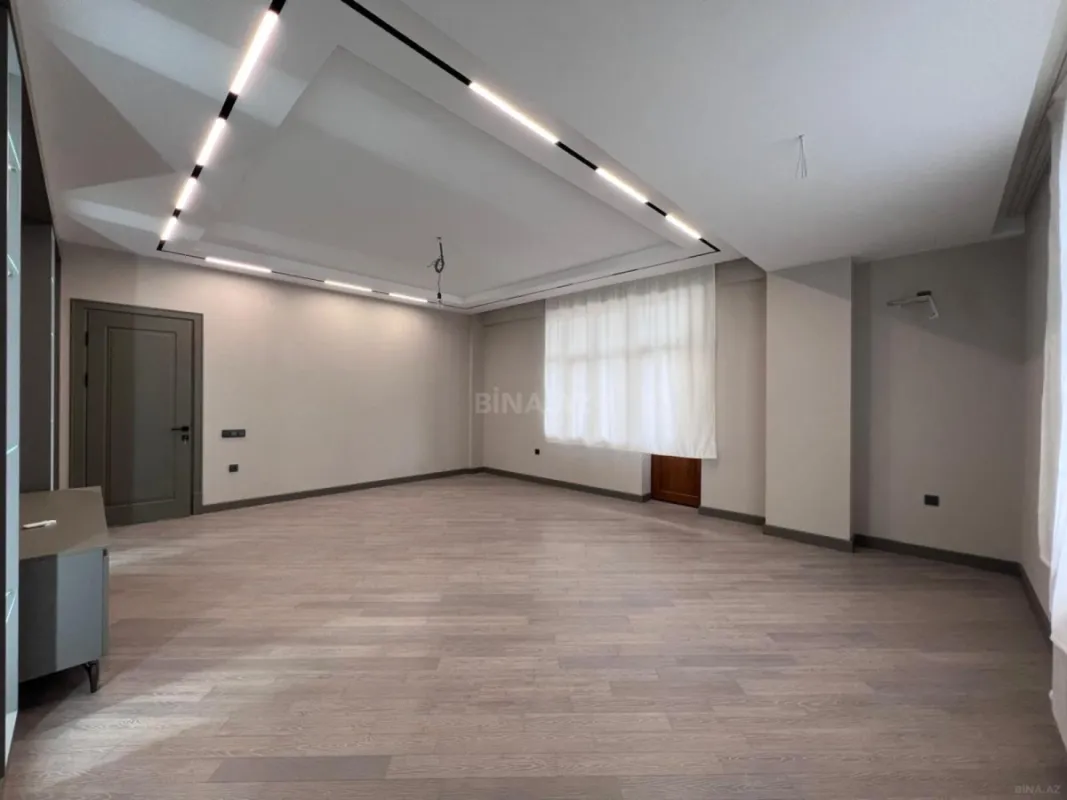 Satılır 4 otaqlı mənzil 164 m²
