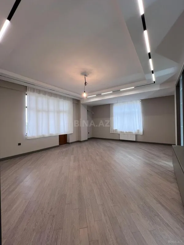 Satılır 4 otaqlı mənzil 164 m²