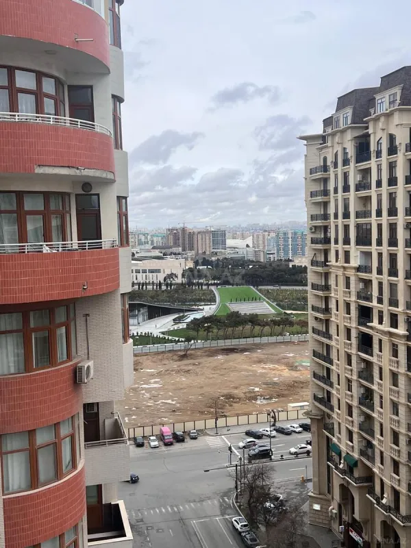 Satılır 4 otaqlı mənzil 164 m²