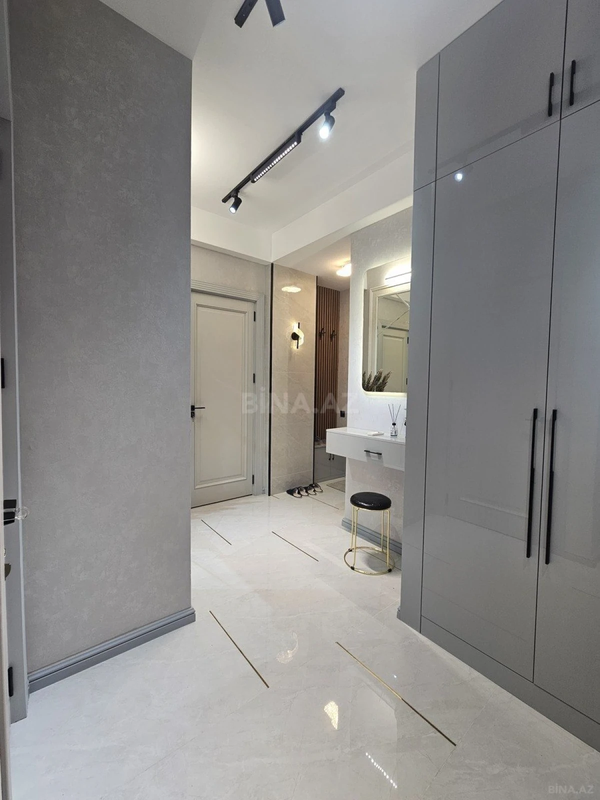 Satılır 2 otaqlı mənzil 52 m²