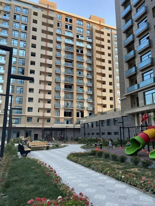 Satılır 3 otaqlı mənzil 118 m²