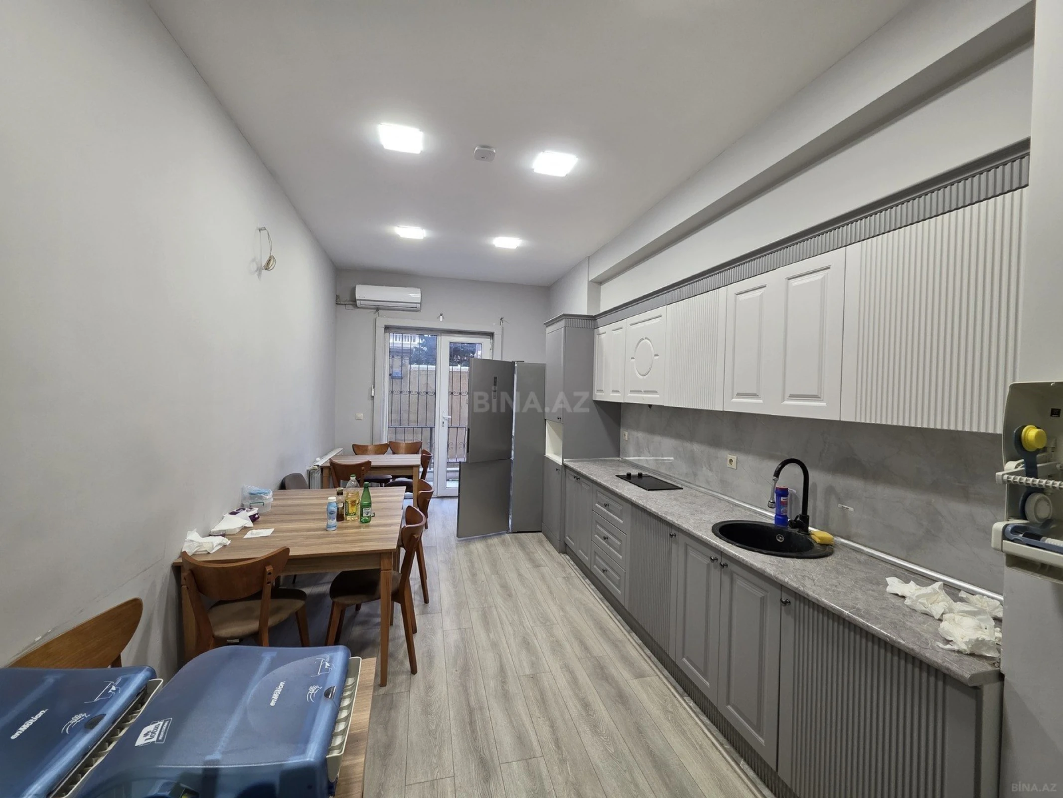 Kirayə verilir 8 otaqlı ofis 400 m²