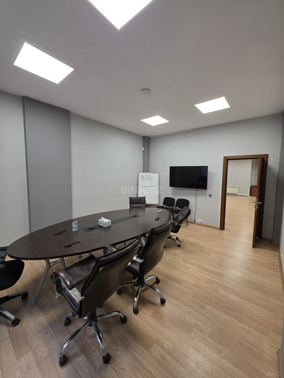 Kirayə verilir 8 otaqlı ofis 400 m²