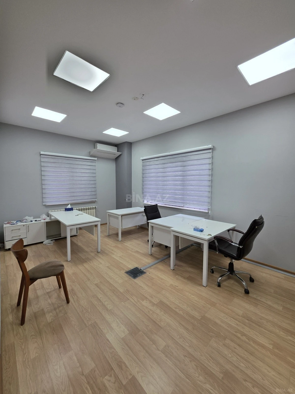 Kirayə verilir 8 otaqlı ofis 400 m²