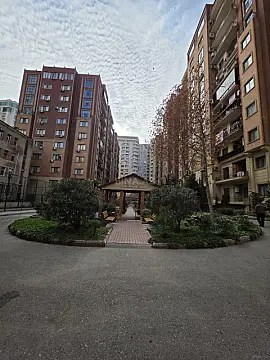 Kirayə verilir 8 otaqlı ofis 400 m² — Bakı, Yasamal qəs. 8 otaq 400.00 m²