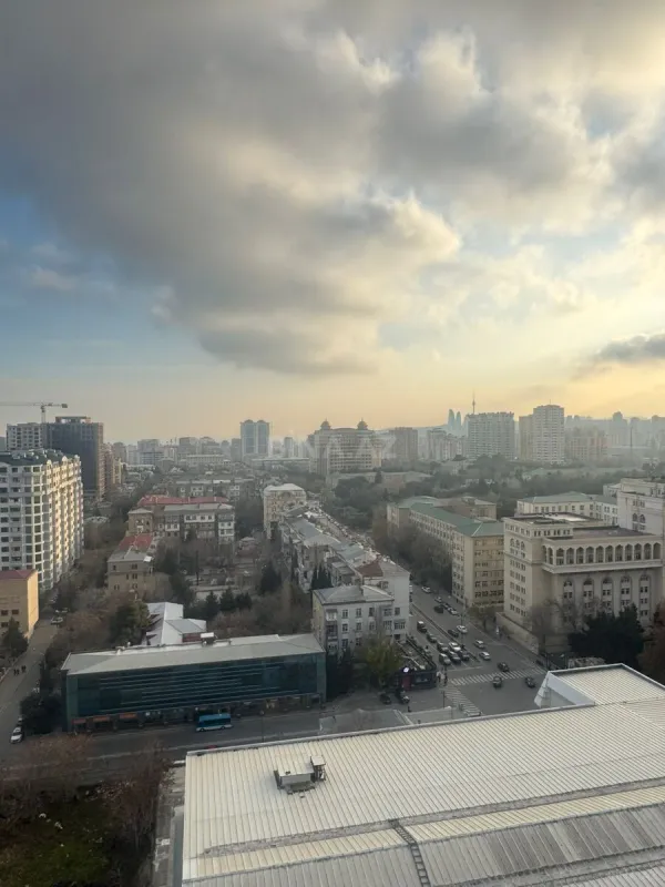 Satılır 4 otaqlı mənzil 172 m²