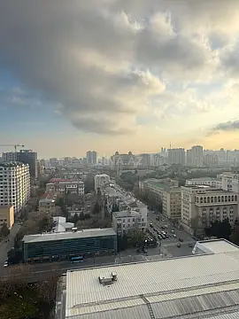 Satılır 4 otaqlı mənzil 172 m²