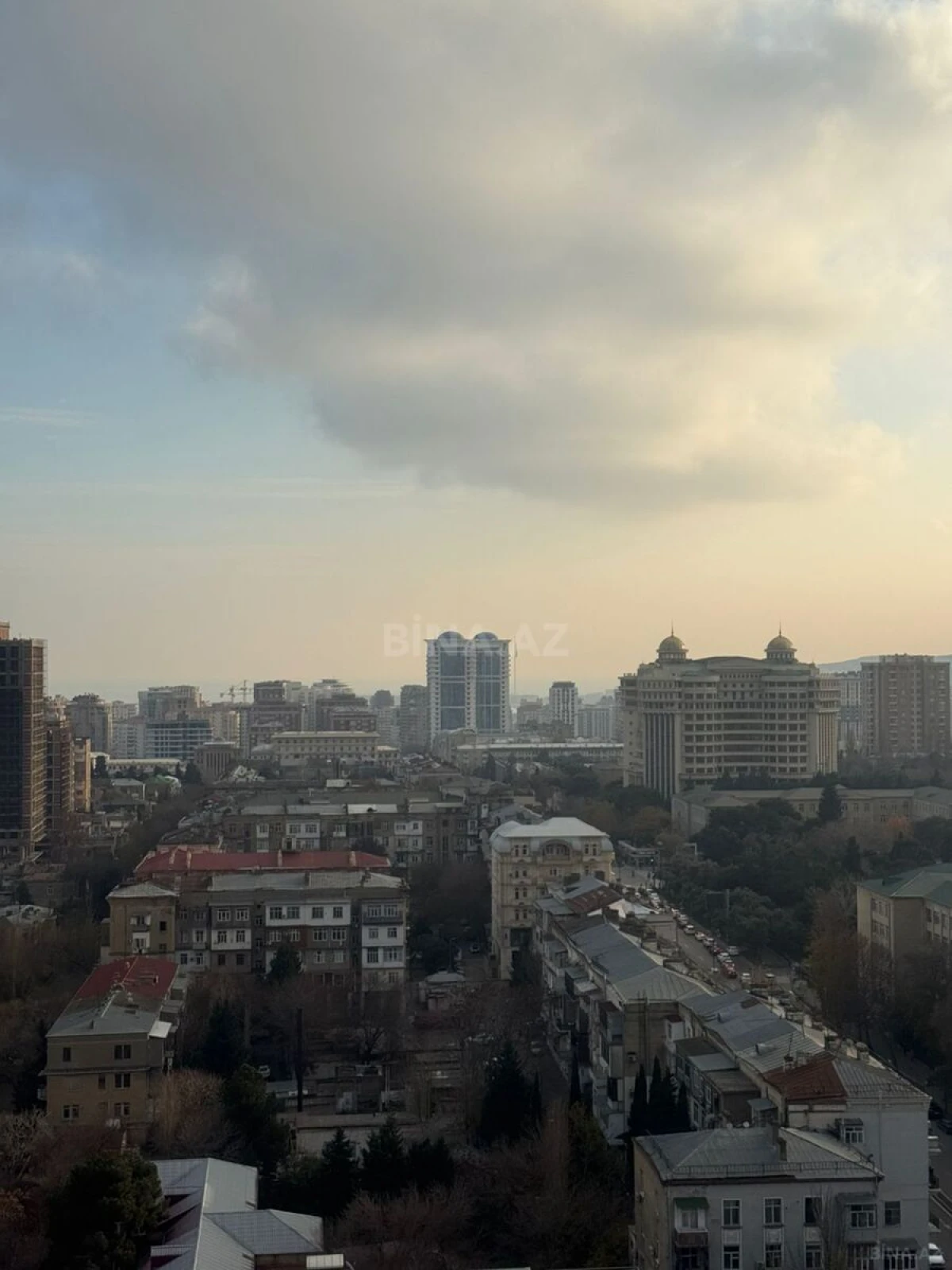 Satılır 4 otaqlı mənzil 172 m²