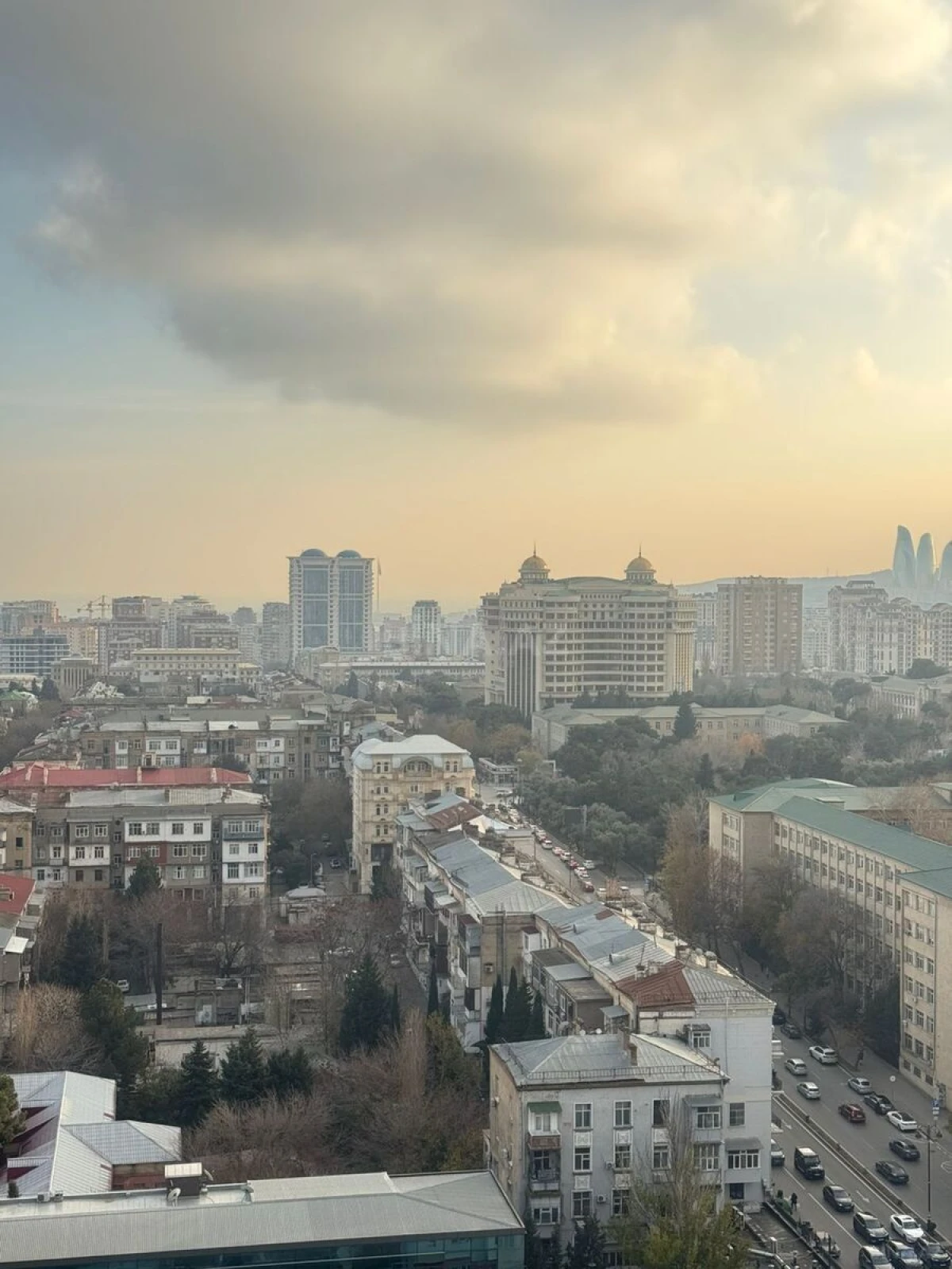 Satılır 4 otaqlı mənzil 172 m²