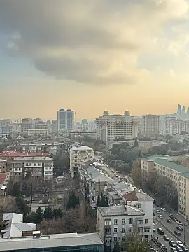 Satılır 4 otaqlı mənzil 172 m²