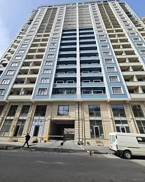 Satılır 4 otaqlı mənzil 172 m²