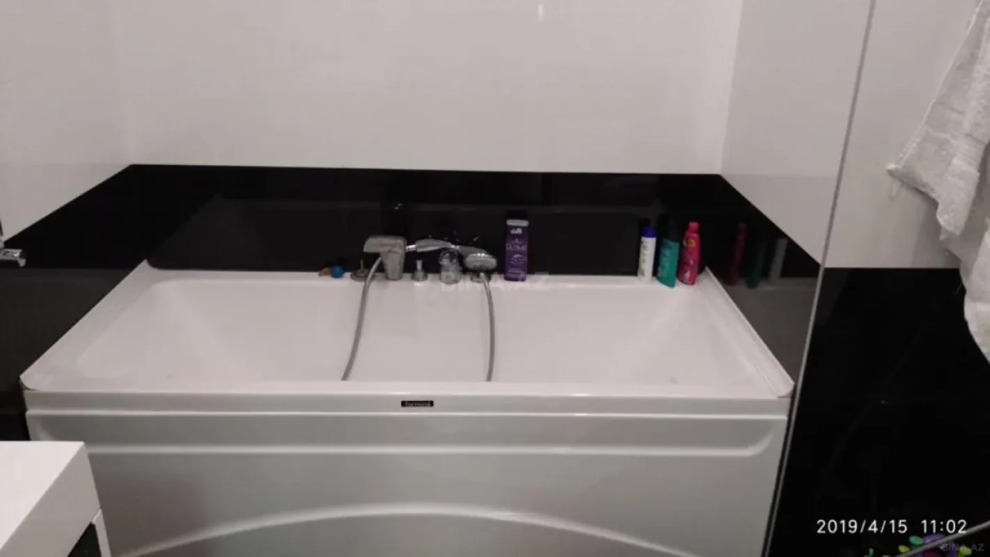 Kirayə verilir 4 otaqlı mənzil 190 m²