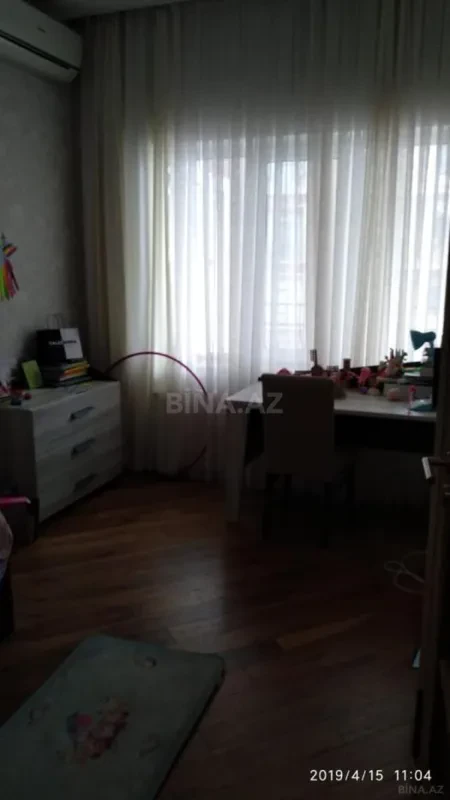 Kirayə verilir 4 otaqlı mənzil 190 m²