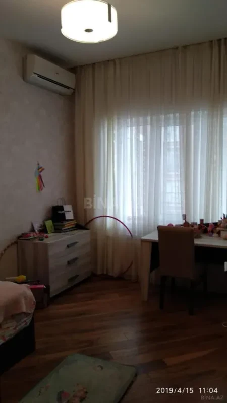 Kirayə verilir 4 otaqlı mənzil 190 m²