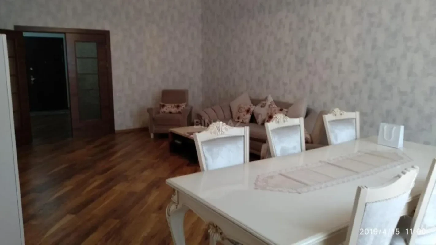 Kirayə verilir 4 otaqlı mənzil 190 m²