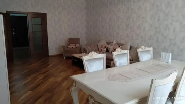 Kirayə verilir 4 otaqlı mənzil 190 m²
