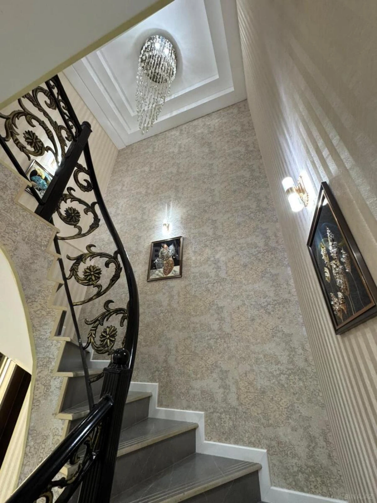 Satılır 5 otaqlı mənzil 150 m²