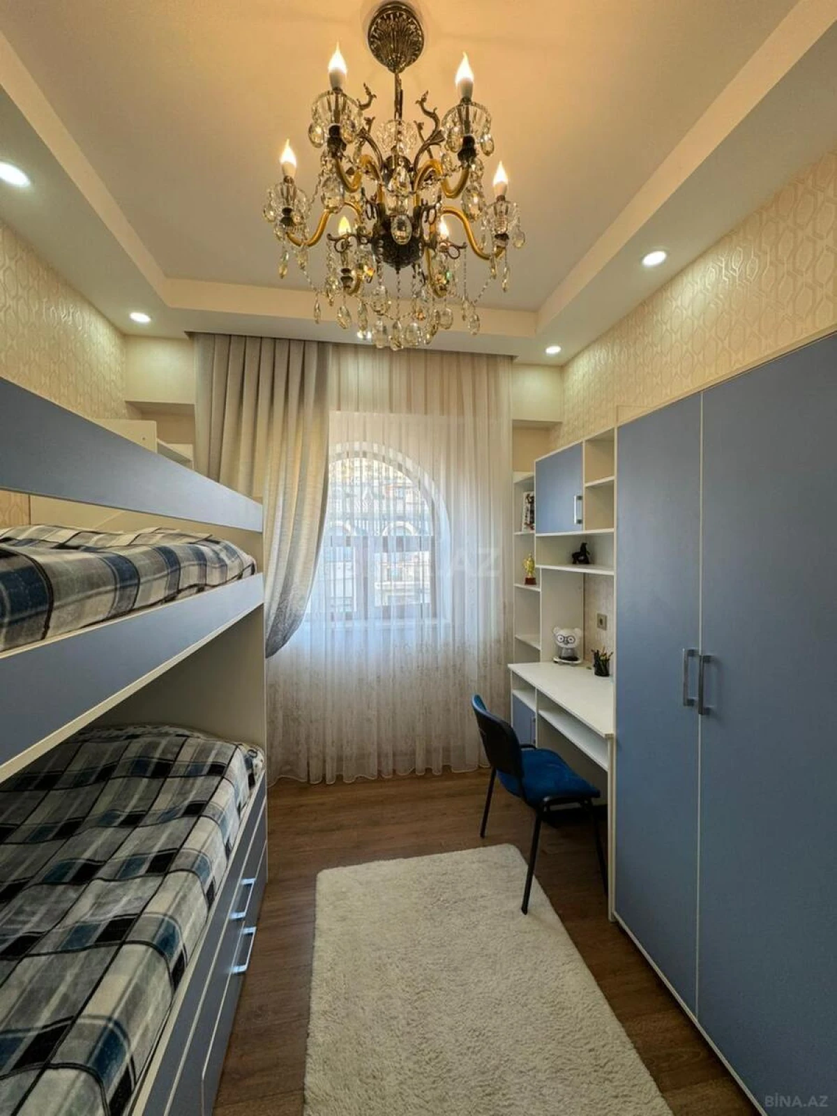 Satılır 5 otaqlı mənzil 150 m²