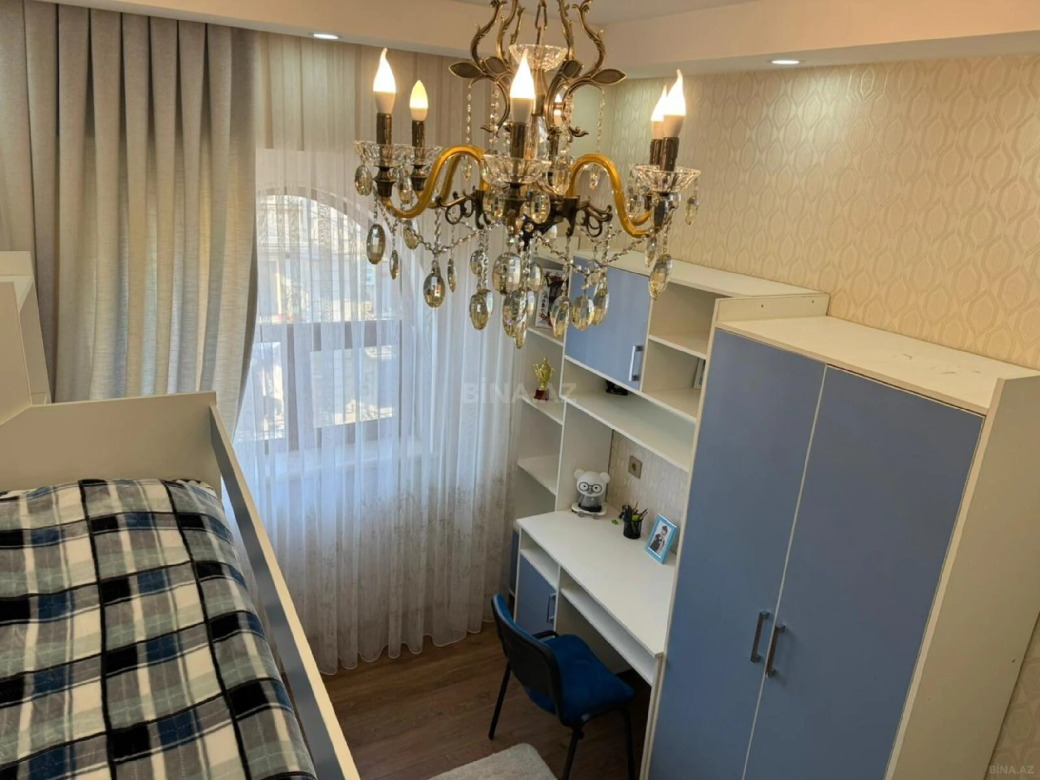 Satılır 5 otaqlı mənzil 150 m²