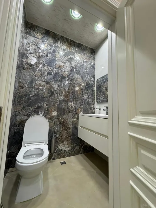 Satılır 5 otaqlı mənzil 150 m²