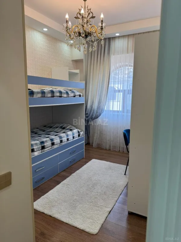 Satılır 5 otaqlı mənzil 150 m²