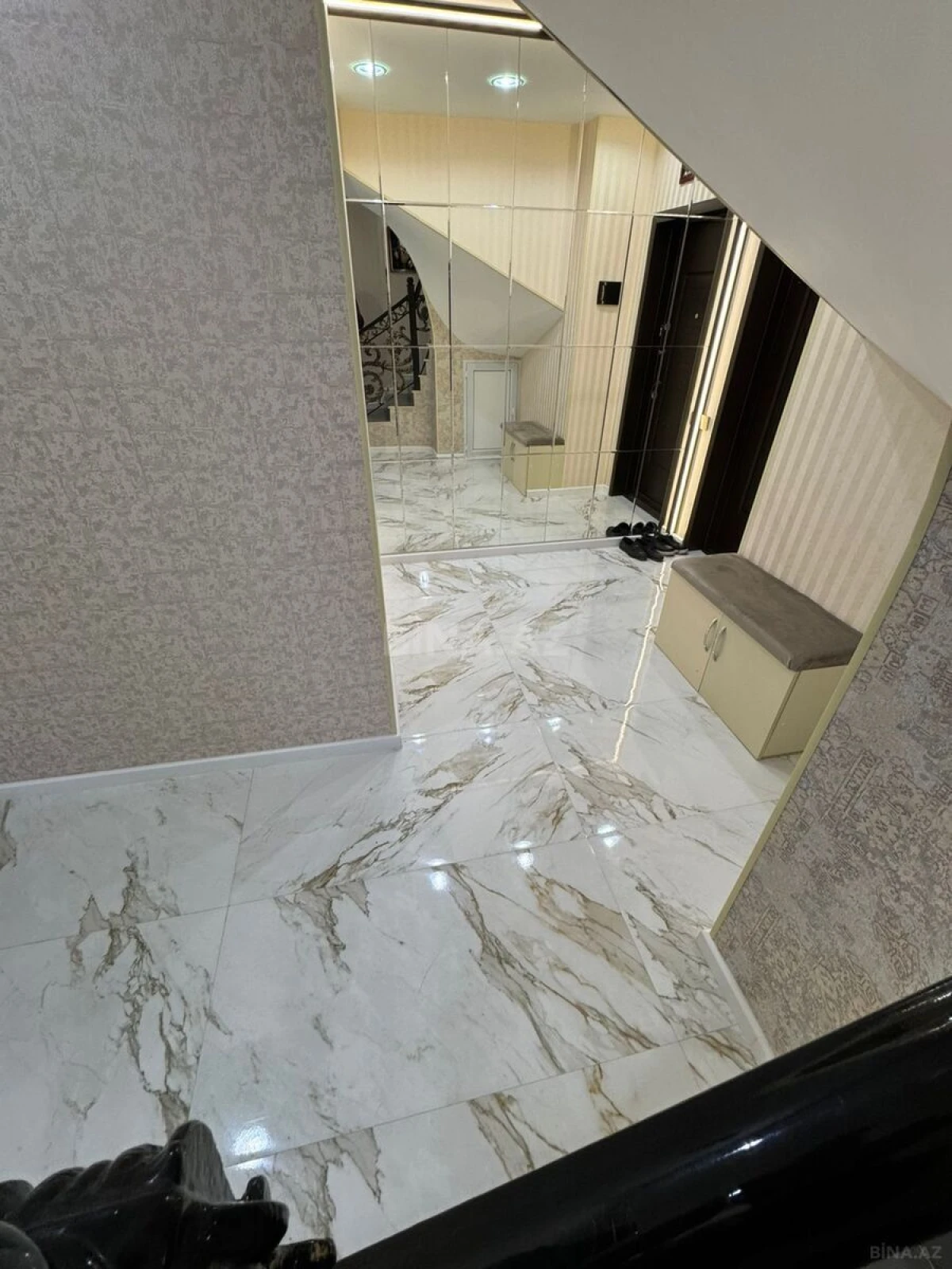 Satılır 5 otaqlı mənzil 150 m²