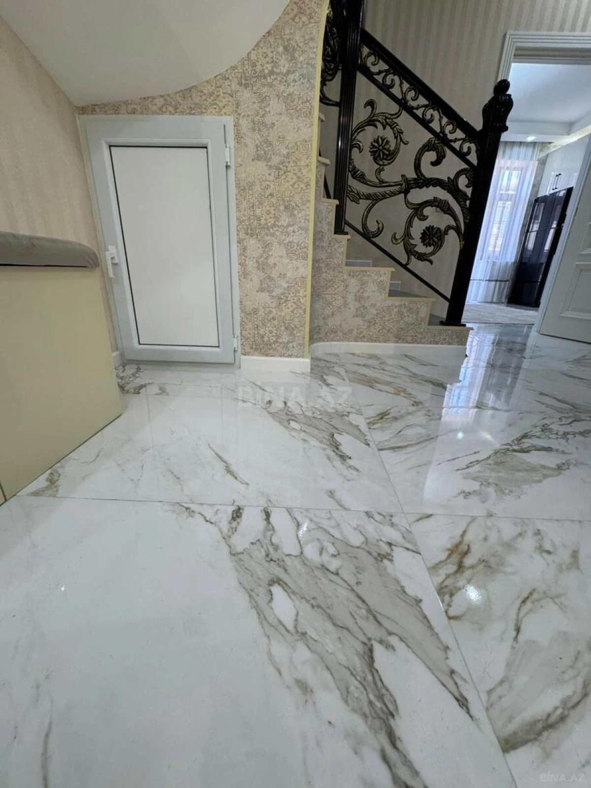Satılır 5 otaqlı mənzil 150 m²