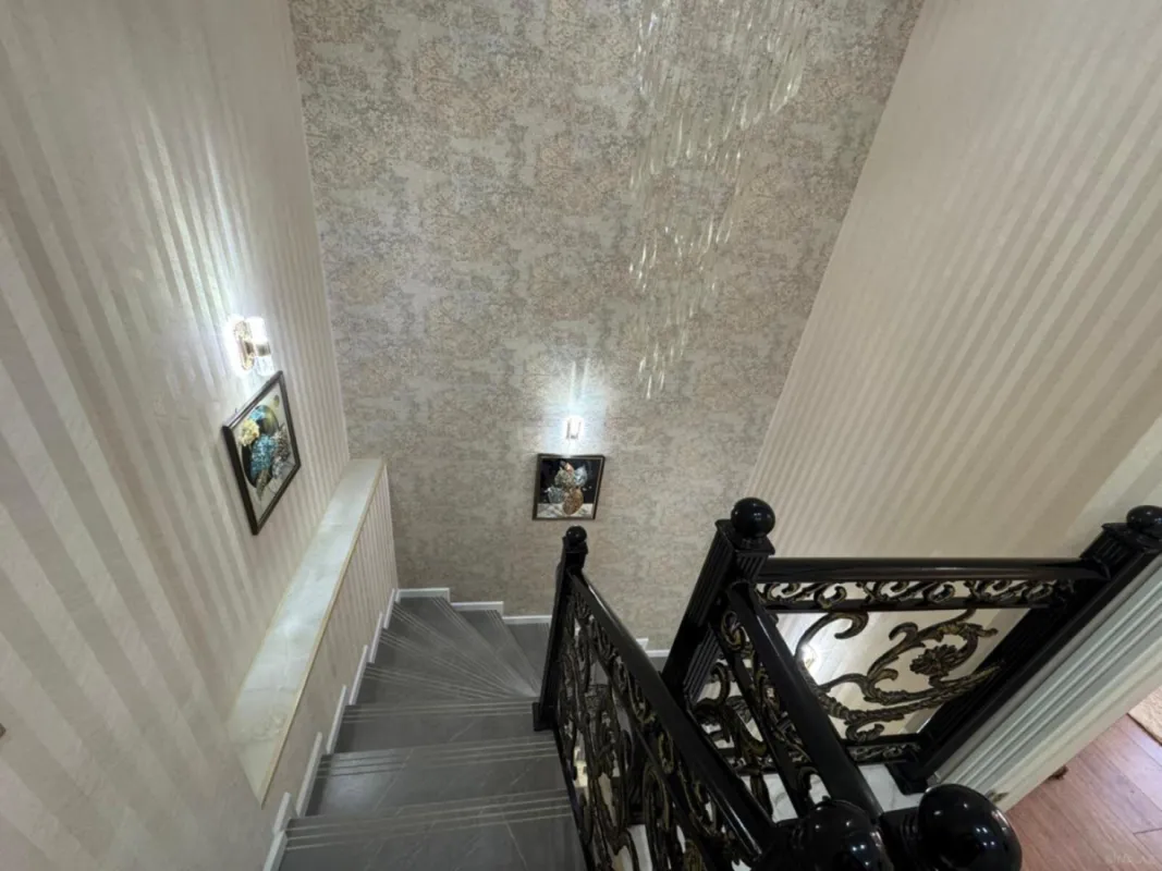 Satılır 5 otaqlı mənzil 150 m²