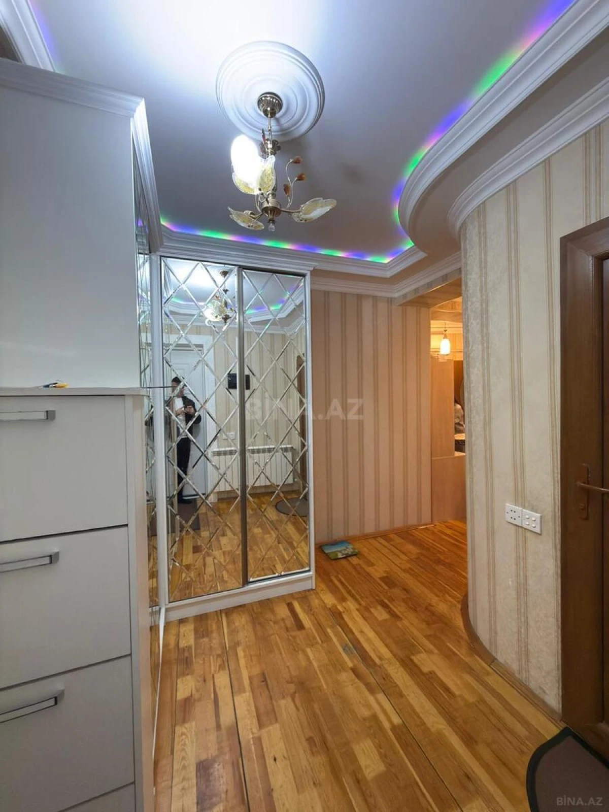 Satılır 3 otaqlı mənzil 105 m²