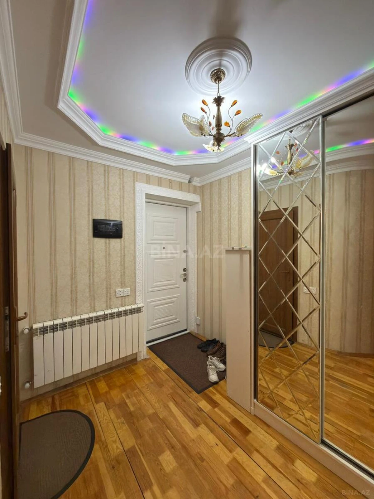 Satılır 3 otaqlı mənzil 105 m²