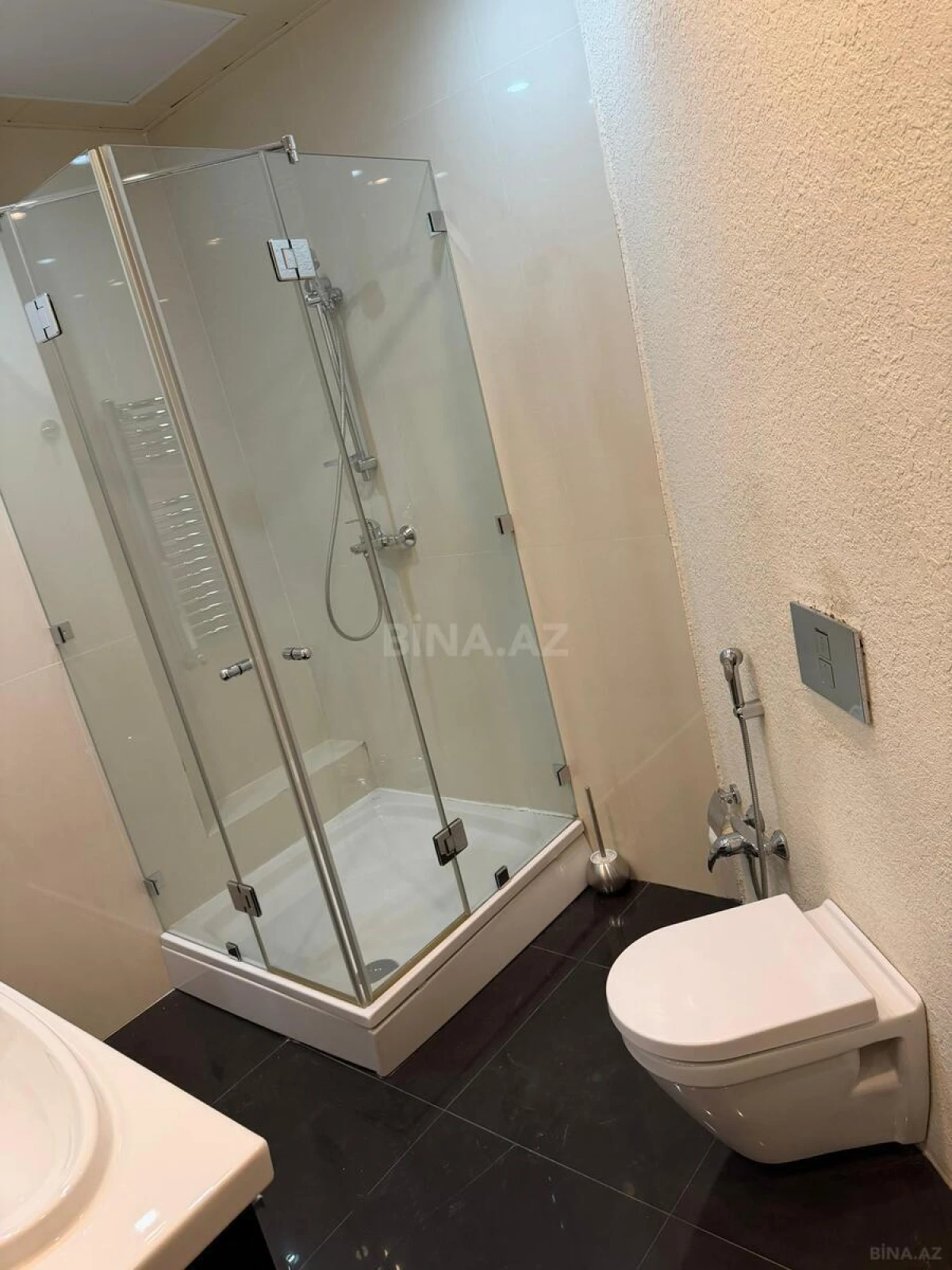 Satılır 3 otaqlı mənzil 130 m²