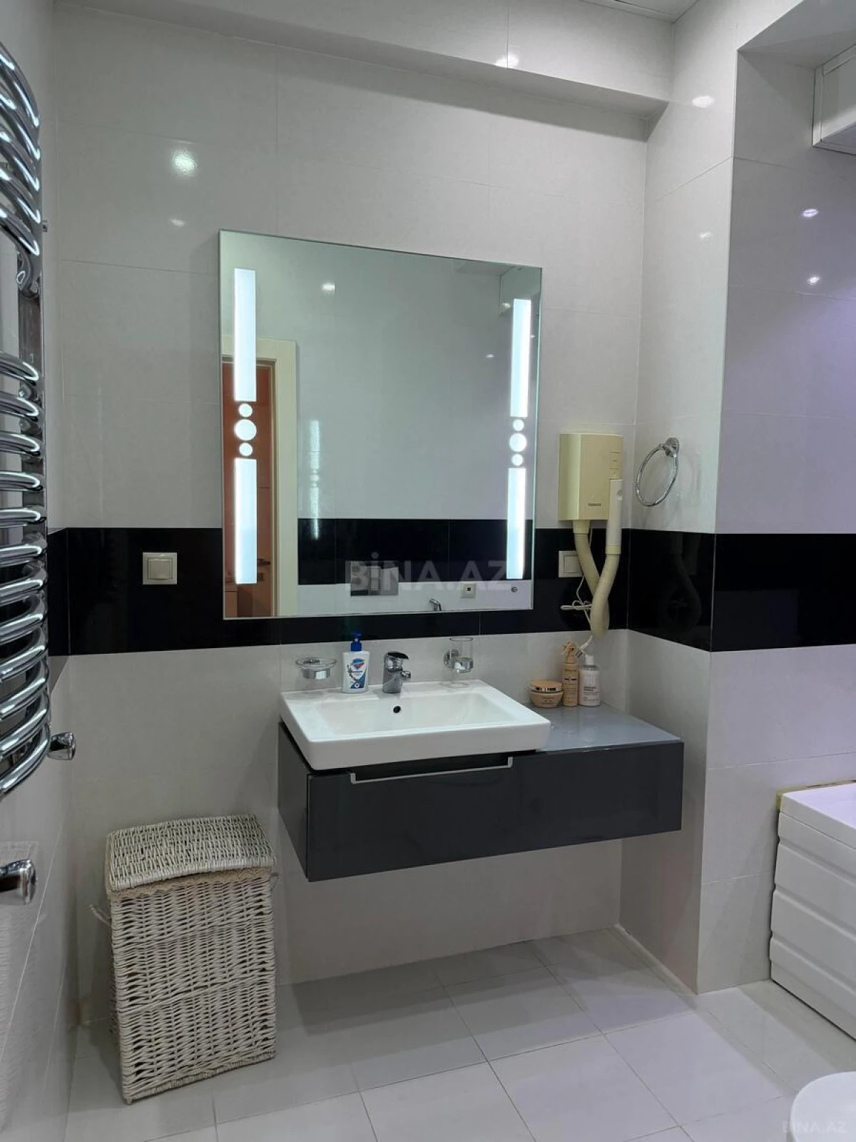 Satılır 3 otaqlı mənzil 130 m²