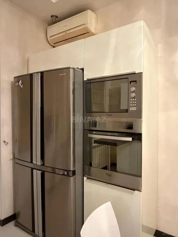 Satılır 3 otaqlı mənzil 130 m²