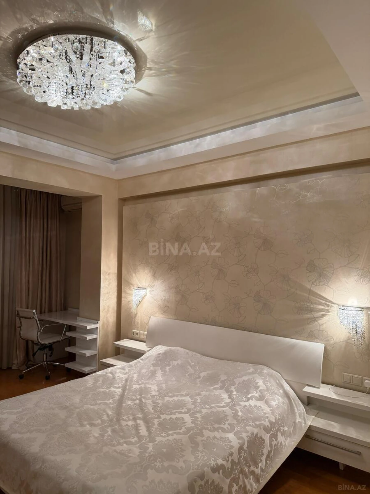 Satılır 3 otaqlı mənzil 130 m²