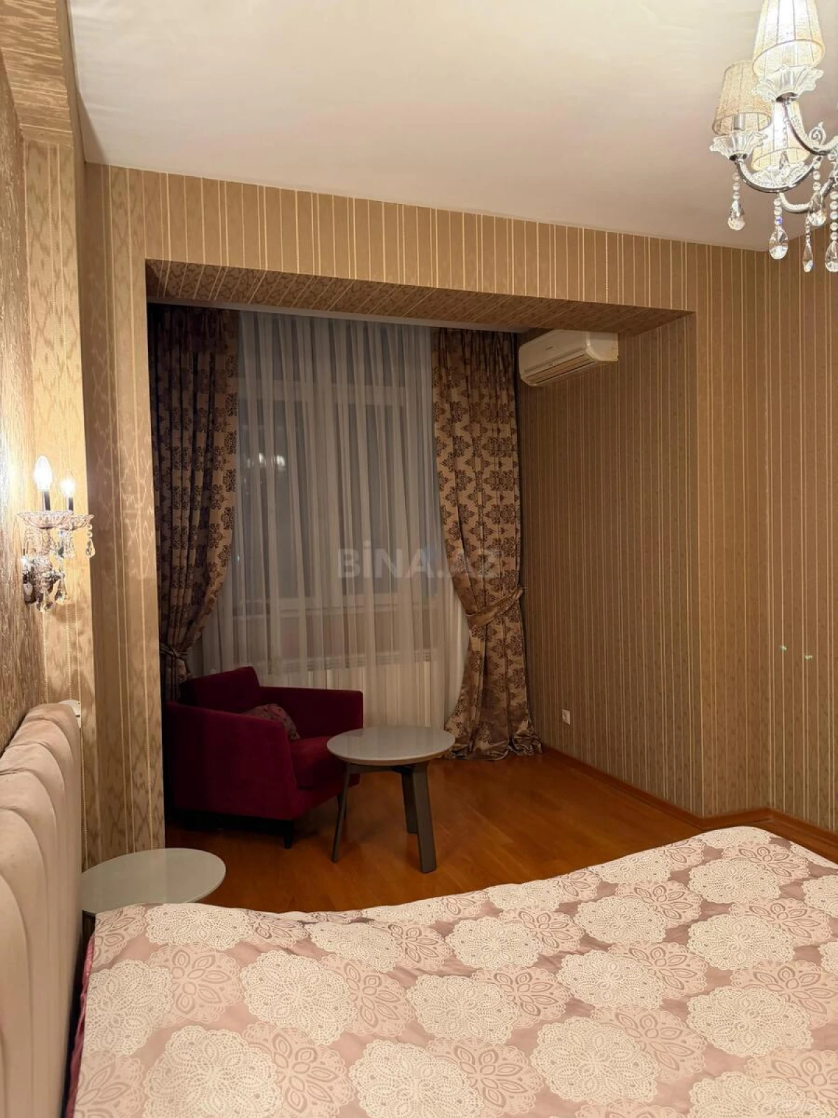 Satılır 3 otaqlı mənzil 130 m²