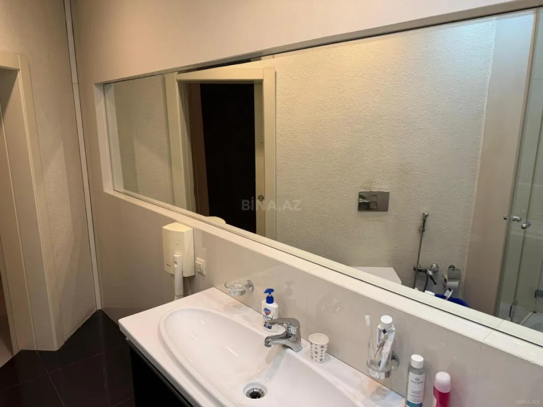 Satılır 3 otaqlı mənzil 130 m²