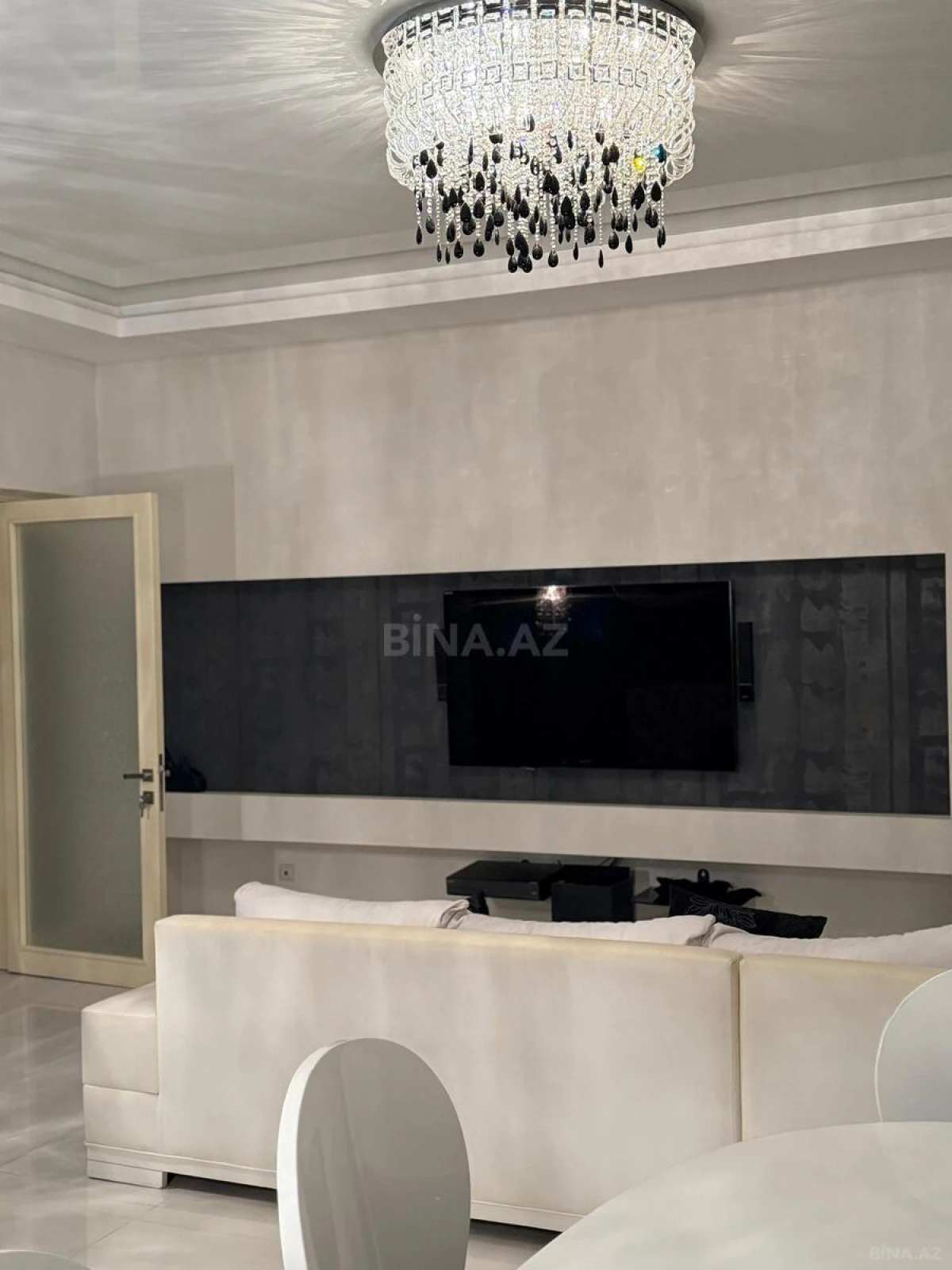 Satılır 3 otaqlı mənzil 130 m²