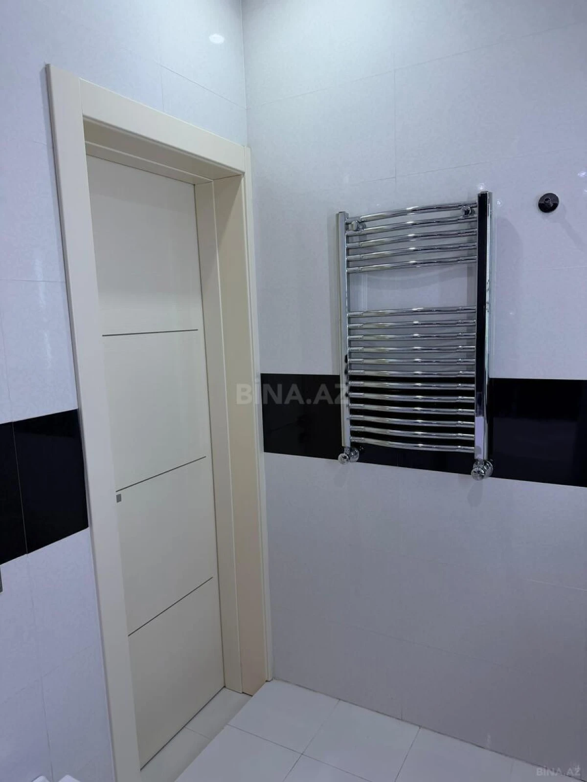 Satılır 3 otaqlı mənzil 130 m²