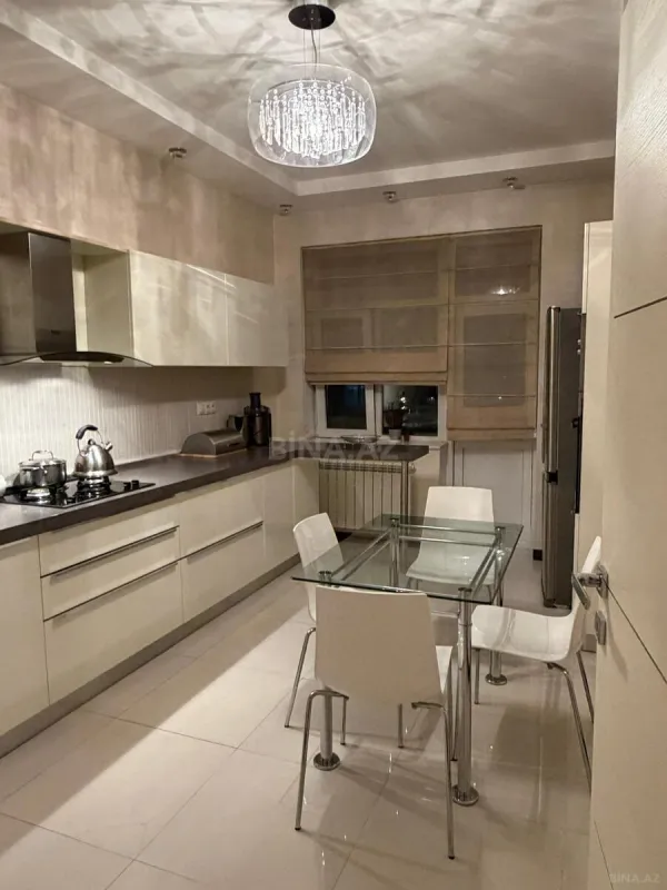 Satılır 3 otaqlı mənzil 130 m²