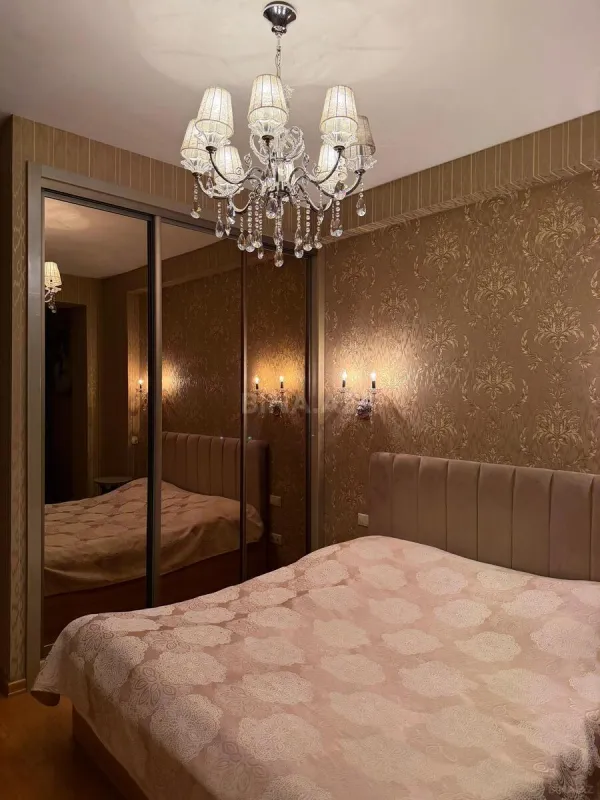 Satılır 3 otaqlı mənzil 130 m²